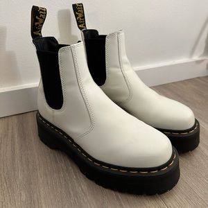 Dr. Martens 2976 SMOOTH LEATHER PLATFORM CHELSEA BOOTS